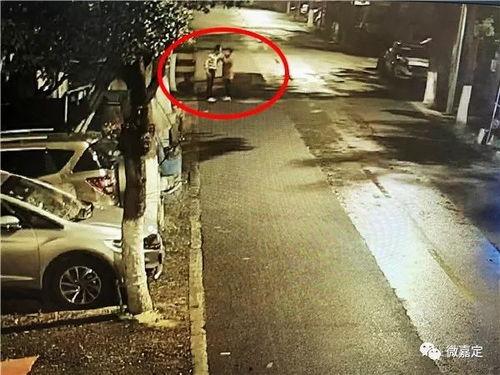 吃瓜路人摔骨折,引发网友热议  第2张